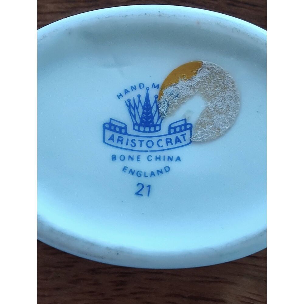 Vintage Aristocrat Bone China oval trinket box of fine bone china floral pattern - Picture 9 of 9